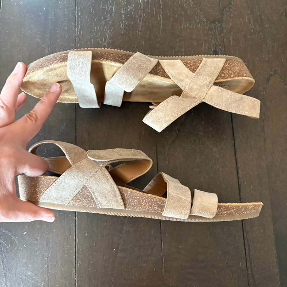 Comfortiva‎ Beige Gardena Leather Sandals Women’s Size 11